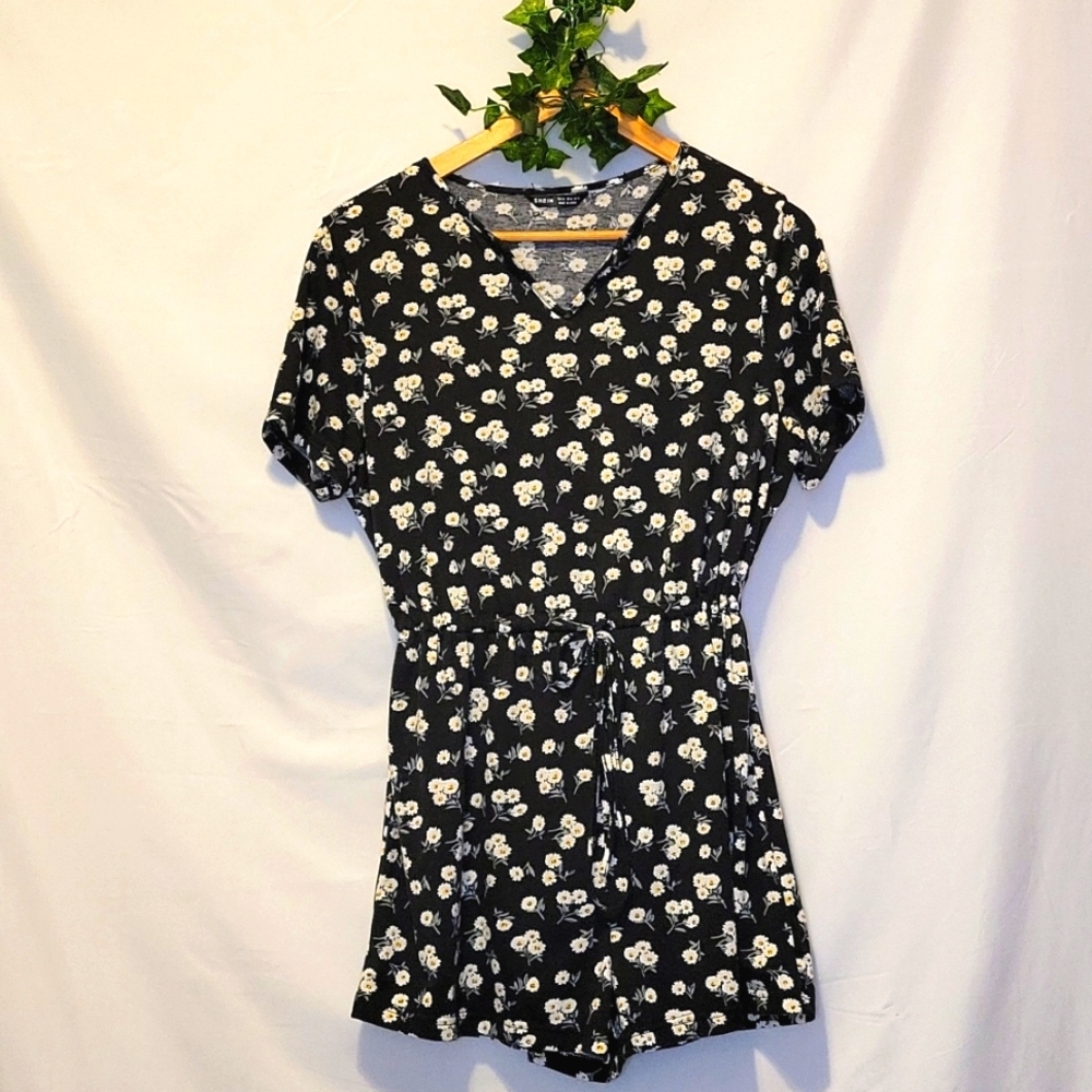Shein. Shorts Romper. Size XL. EUC